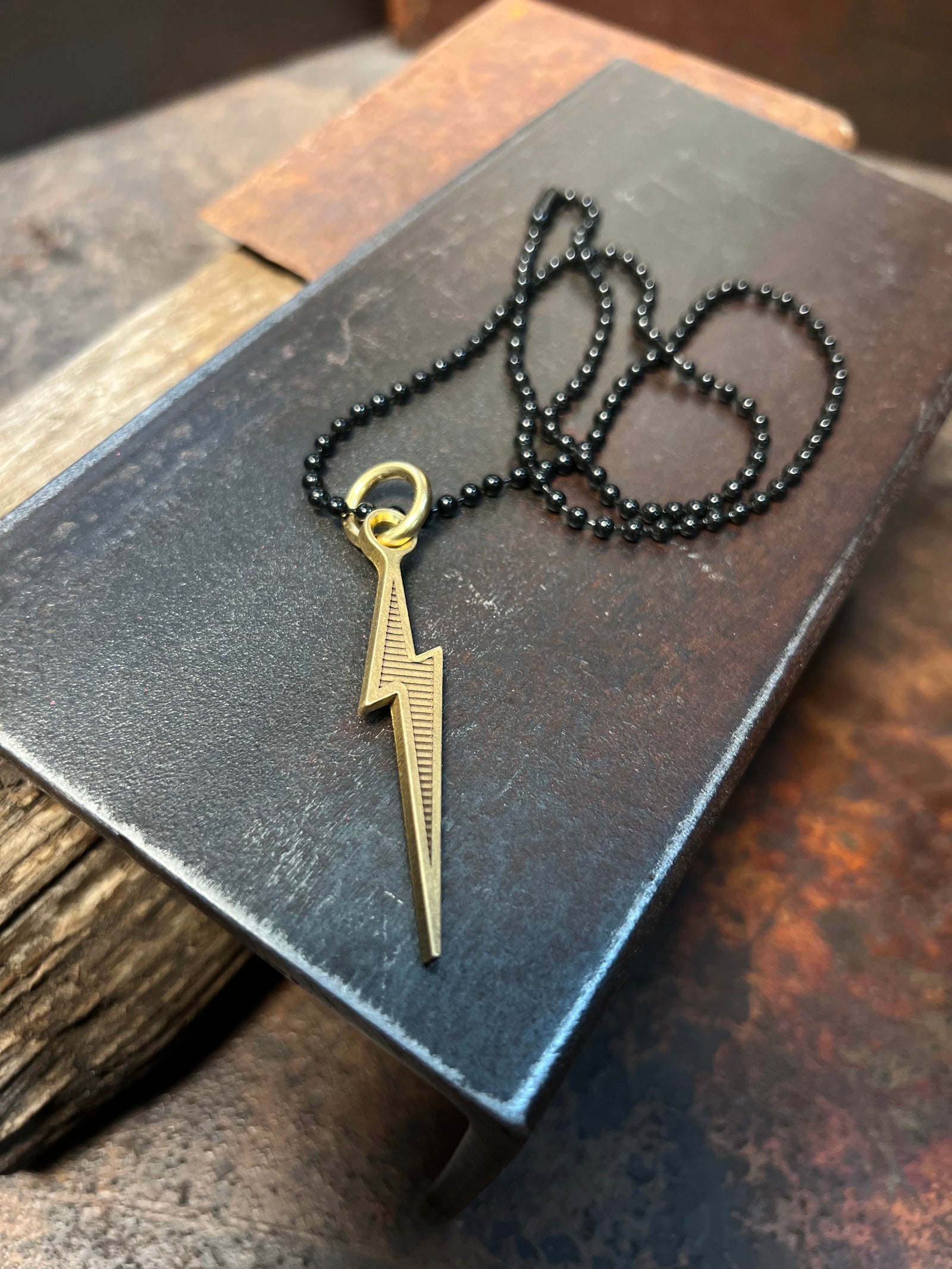 H I X . L T N G . B O L T . – Hix