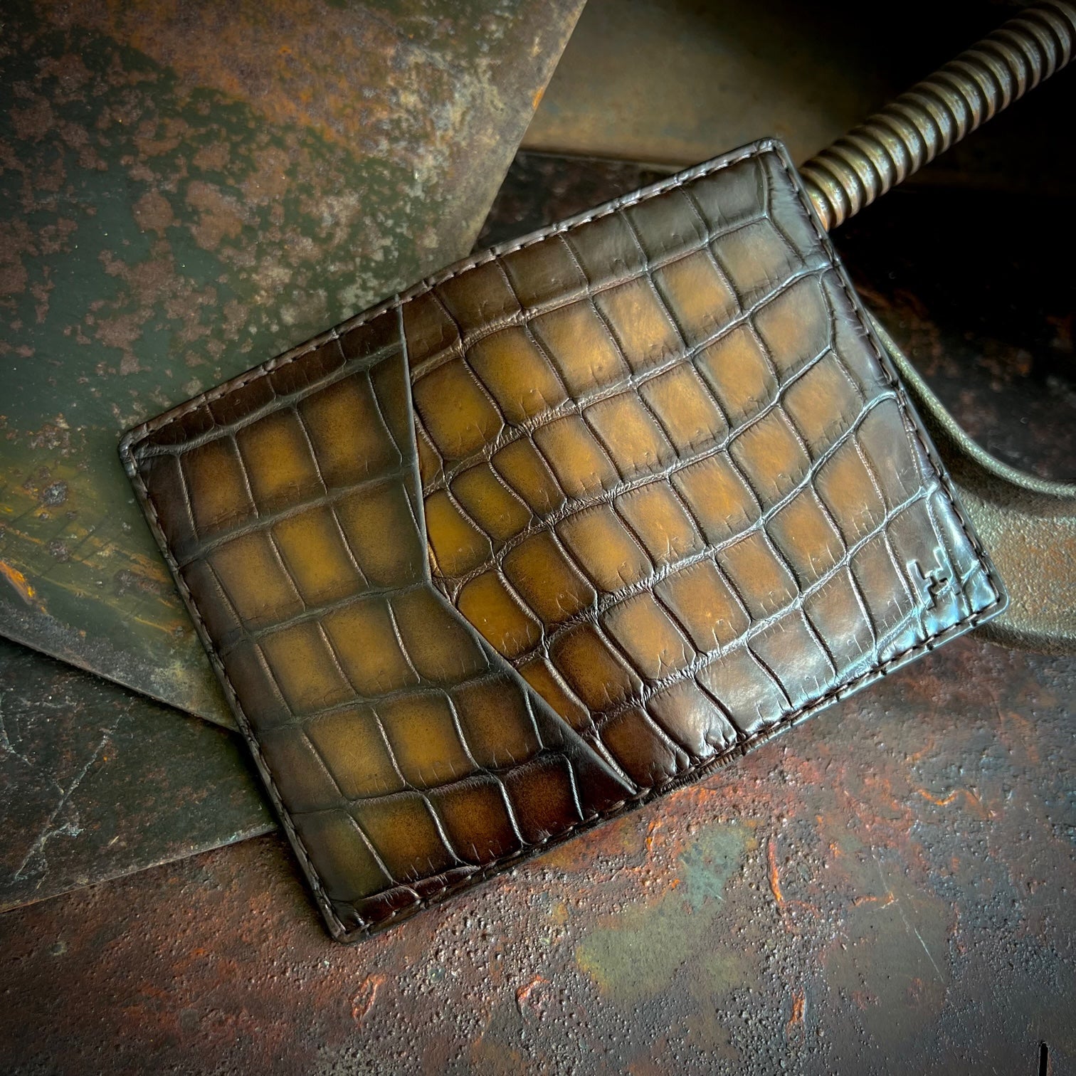 H I X M O D E L V B R O W N C R O C Hix